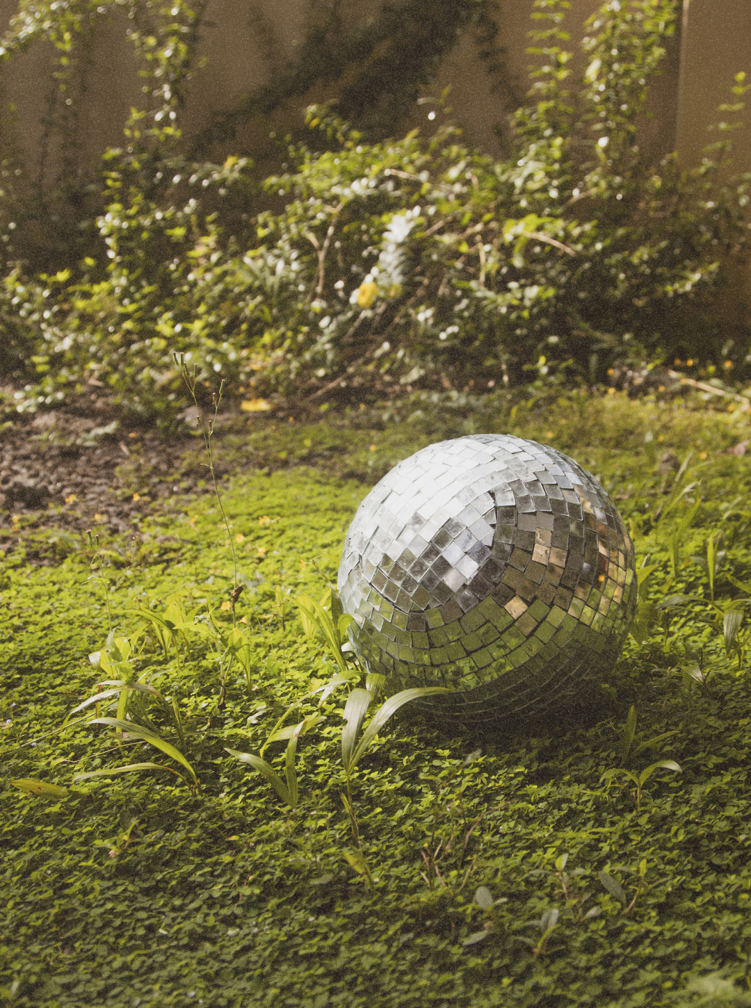 Boule à facette-FDM1 Imagine ta stratégie marketing comme une boule à facettes par Perrine Dubois